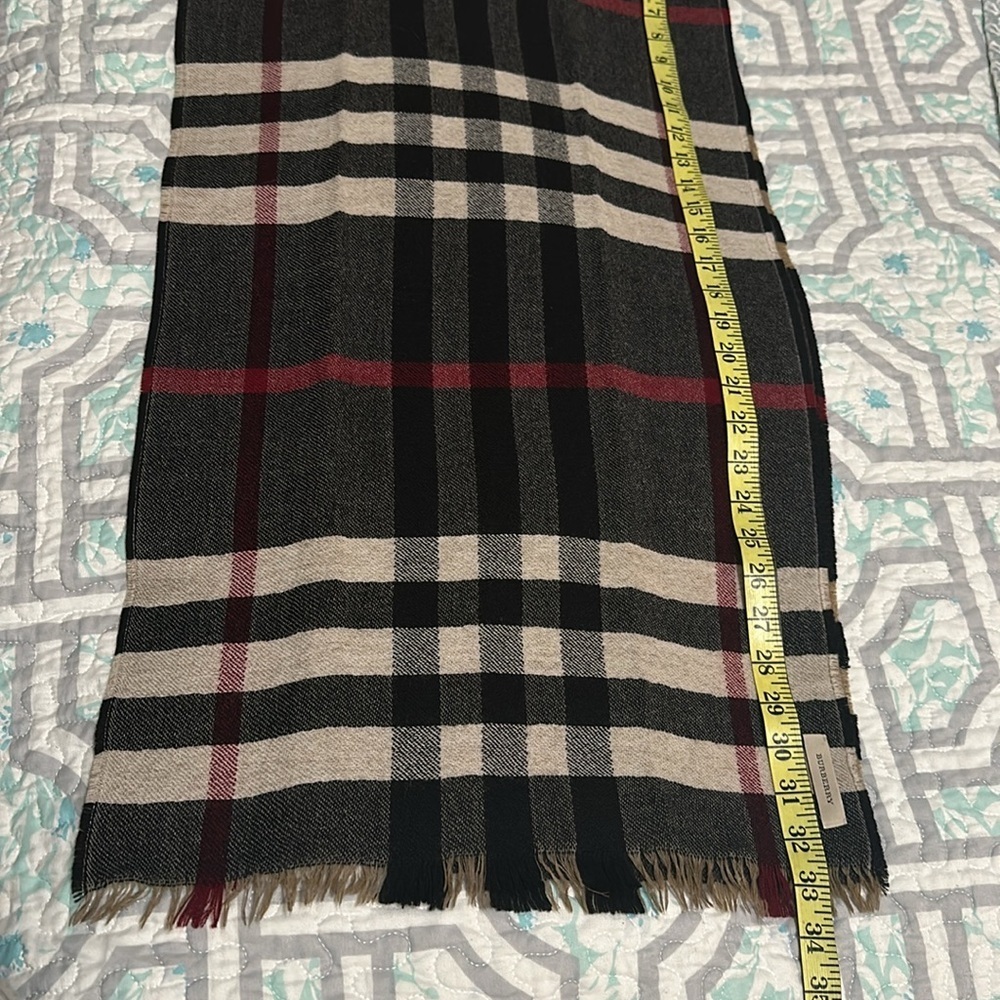 BURBERRY Reversible Wool Plaid Scarf Beige Black Red Fringe Sz 66”x16 - Picture 5 of 6